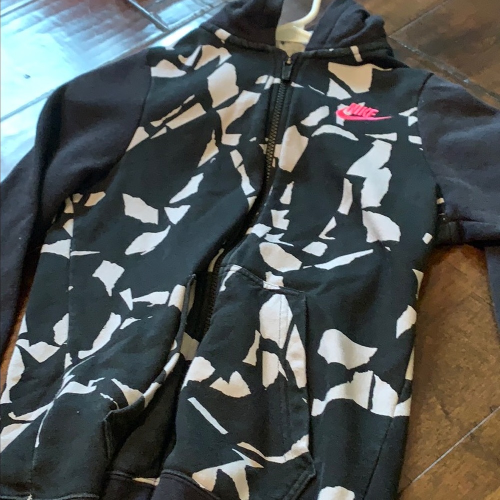 Nike jacket size L in girls